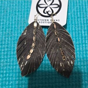 Southern diva boutiques faux leather leaf earrings NWT
